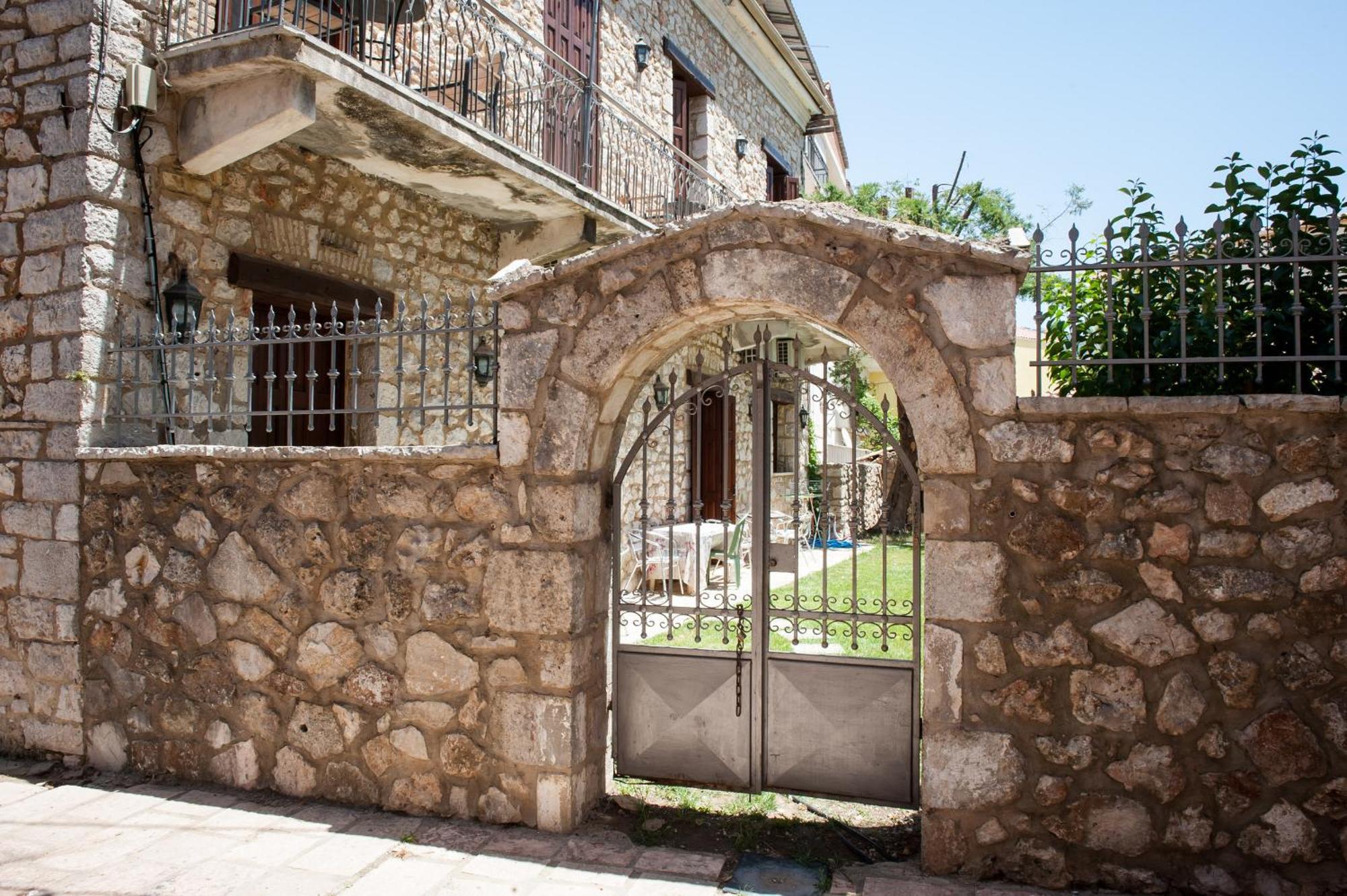Seafront Stone Suites Vonitsa Dış mekan fotoğraf