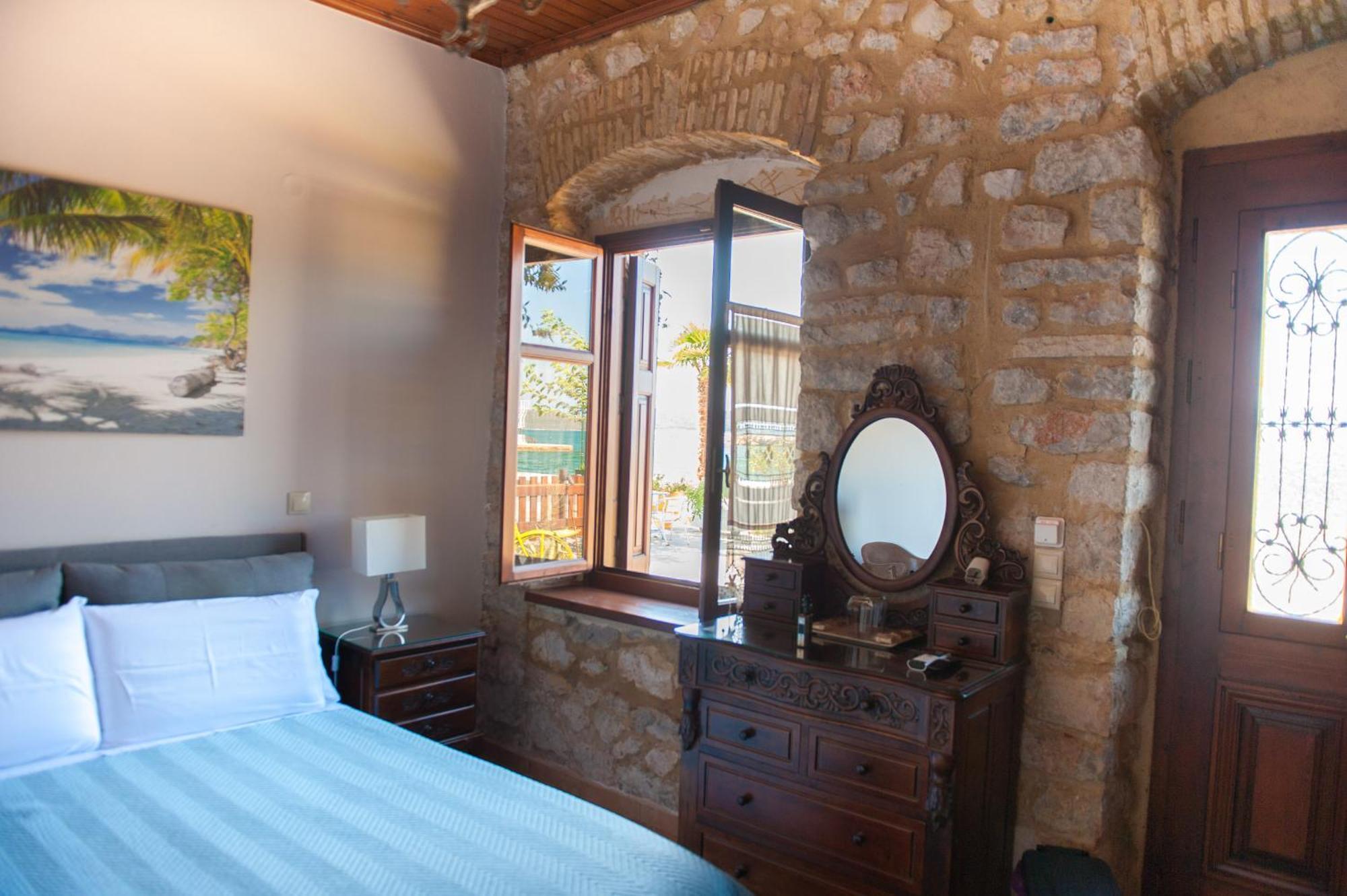 Seafront Stone Suites Vonitsa Dış mekan fotoğraf